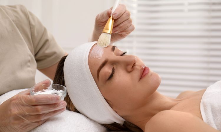 ¿Qué es un peeling facial y para qué sirve?